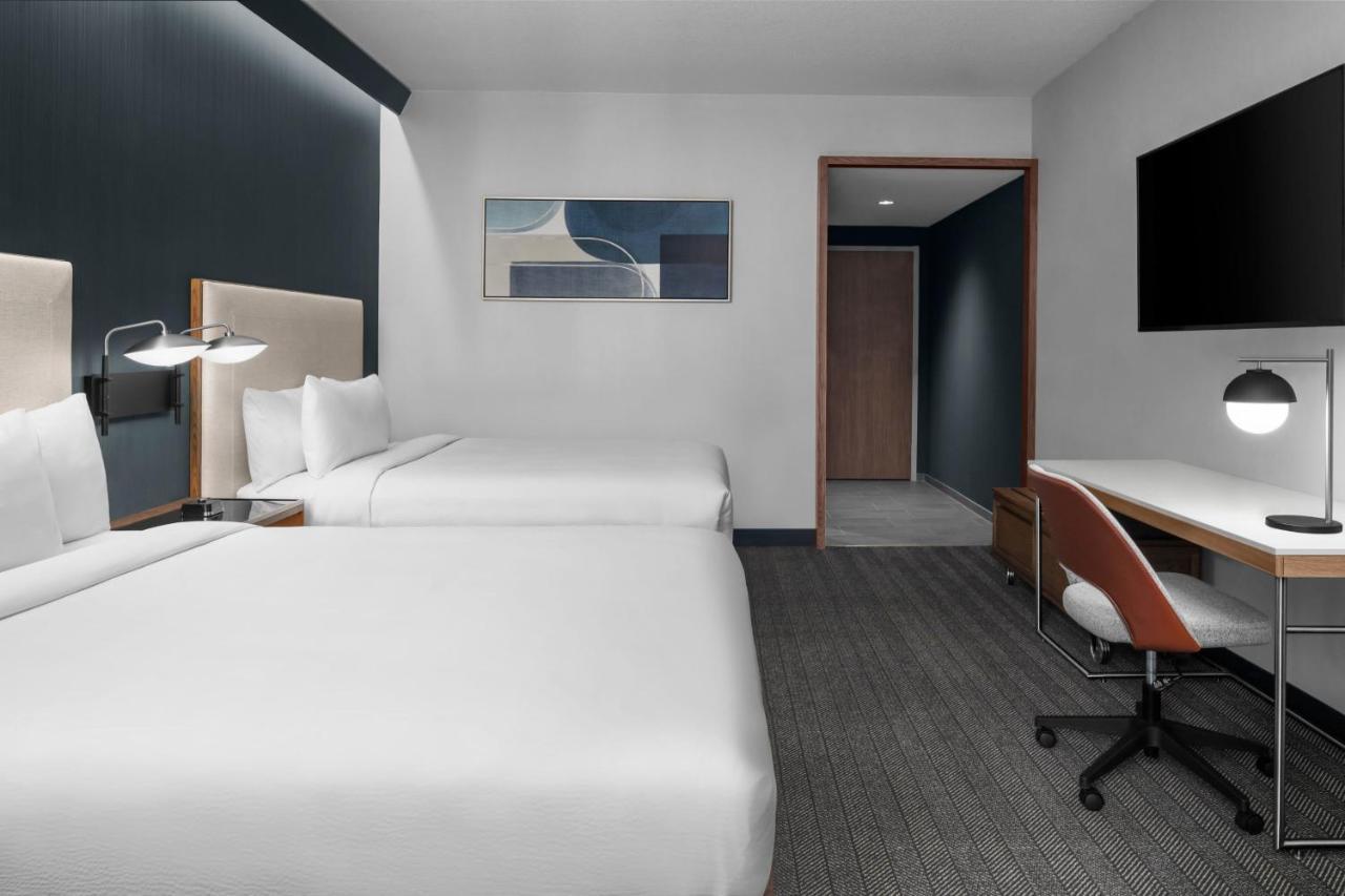 فندق Courtyard By Marriott Calgary Downtown المظهر الخارجي الصورة