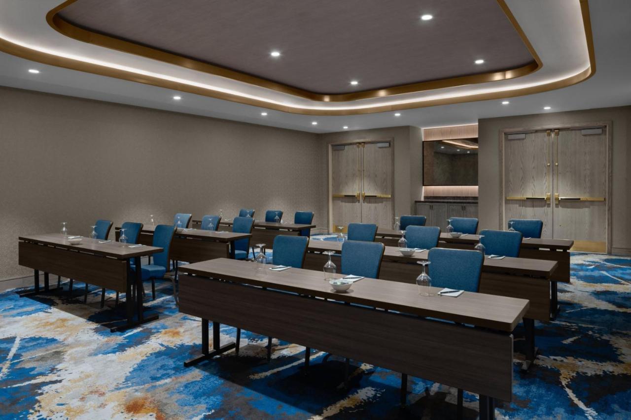 فندق Courtyard By Marriott Calgary Downtown المظهر الخارجي الصورة