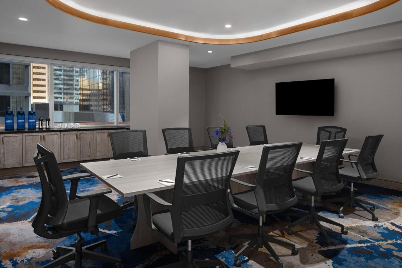 فندق Courtyard By Marriott Calgary Downtown المظهر الخارجي الصورة