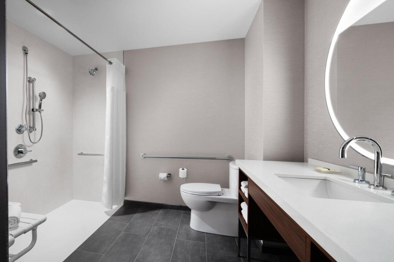فندق Courtyard By Marriott Calgary Downtown المظهر الخارجي الصورة